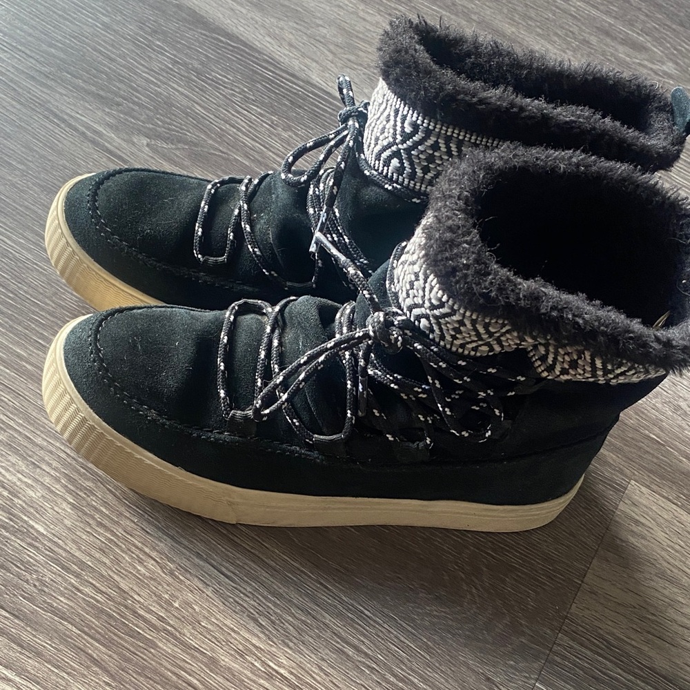 Toms Black and White Alpine Ankle Boots
